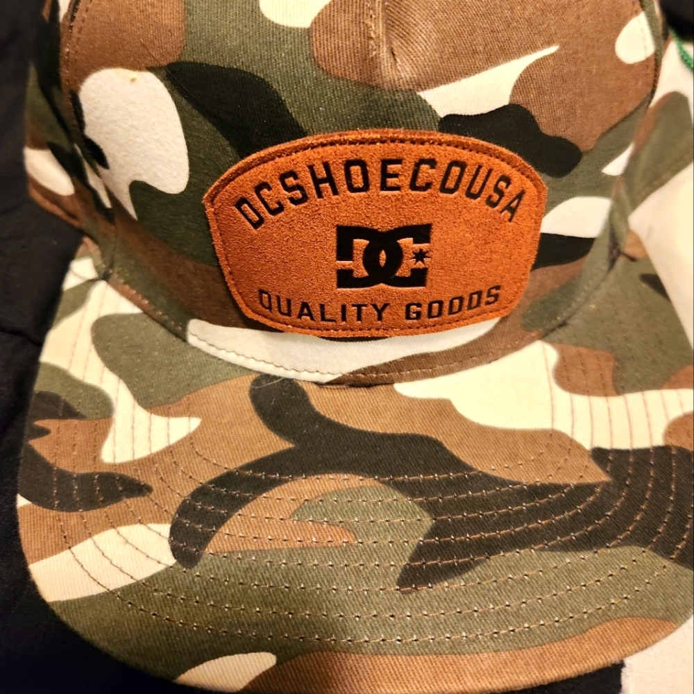 Camo DC snapback hat NWOT